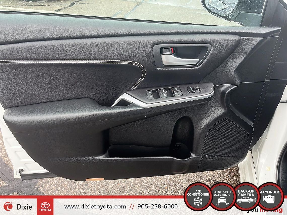 2016 TOYOTA CAMRY XLE HYBRID / HEATED SEATS / MOONROOF / NAVIGATION / ALLOY WHEELS
