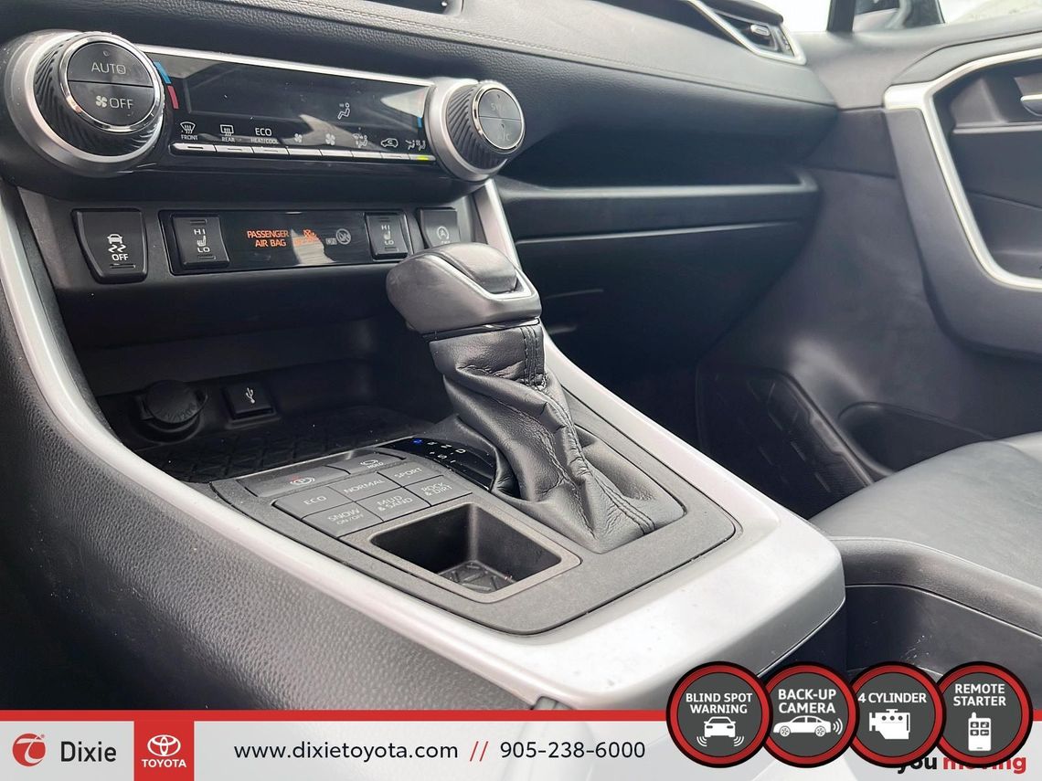 2021 TOYOTA RAV4 XLE PREMIUM AWD / CLEAN CARFAX / TCUV / HEATED SEATS / LEATHER SURFACE / MOONROOF / CARPLAY AND ANDROID AUTO