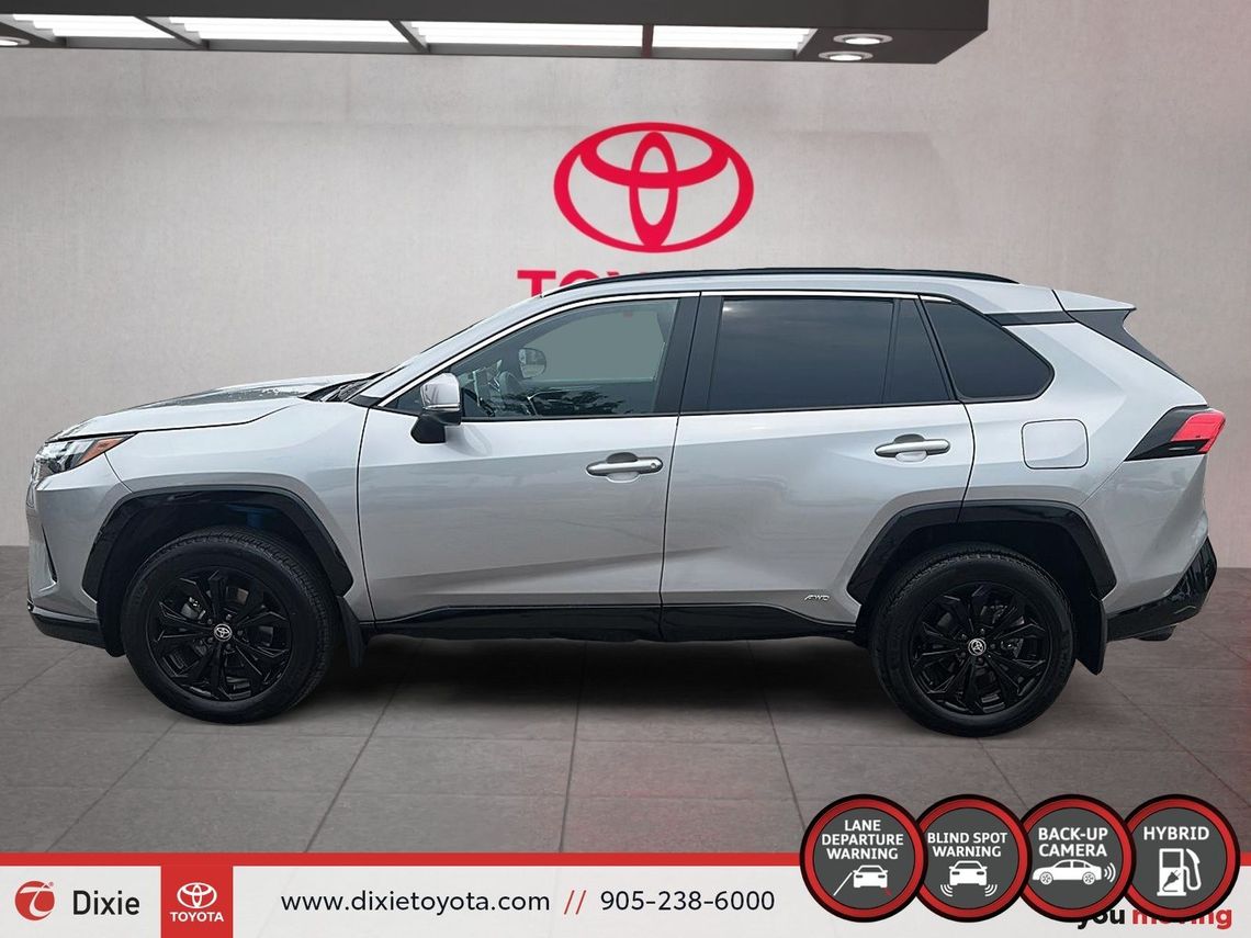 2023 TOYOTA RAV4 SE HYBRID AWD / CLEAN CARFAX / HEATED SEATS / MOONROOF / ALLOY WHEELS / CARPLAY AND ANDROID AUTO