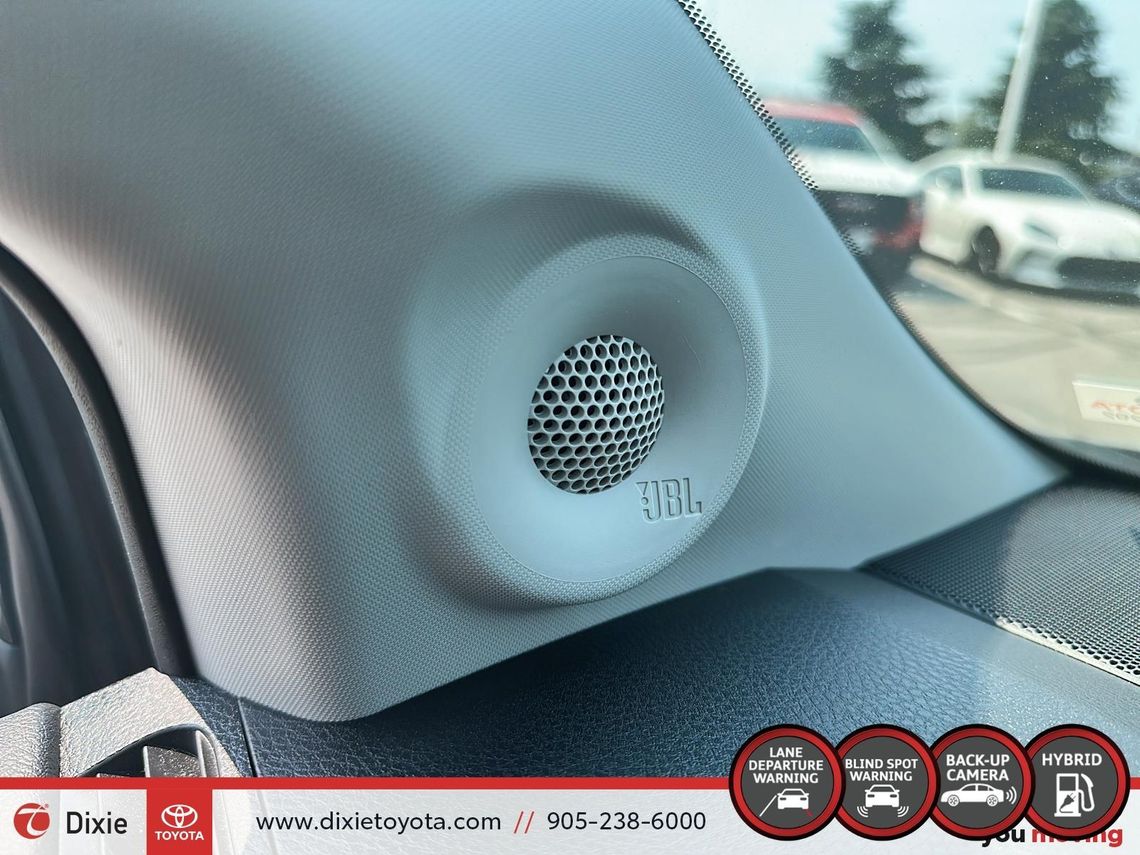 2024 TOYOTA SIENNA LIMITED AWD HYBRID / CLEAN CARFAX / TCUV / FULLY LOADED / REAR ENTERTAINMENT SYSTEM / CARPLAY AND ANDROID AUTO
