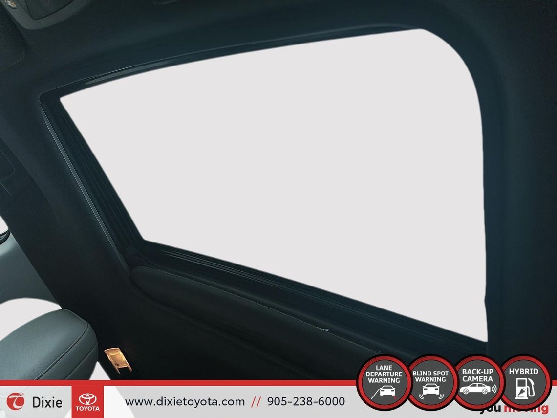 2022 TOYOTA SIENNA HYBRID XSE FWD / CLEAN CARFAX / HEATED SEATS / 7 SEATER / LEATHER INTERIOR / CARPLAY AND ANDROID AUTO