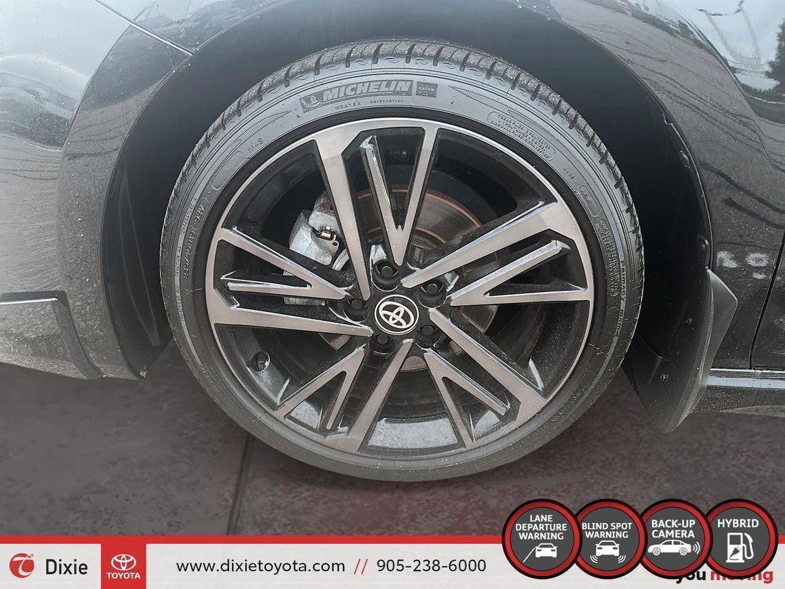 2025 TOYOTA CAMRY XSE HYBRID AWD / CLEAN CARFAX / HEATED SEATS / MOONROOF / ALLOY WHEELS / CARFAX AND ANDROID AUTO