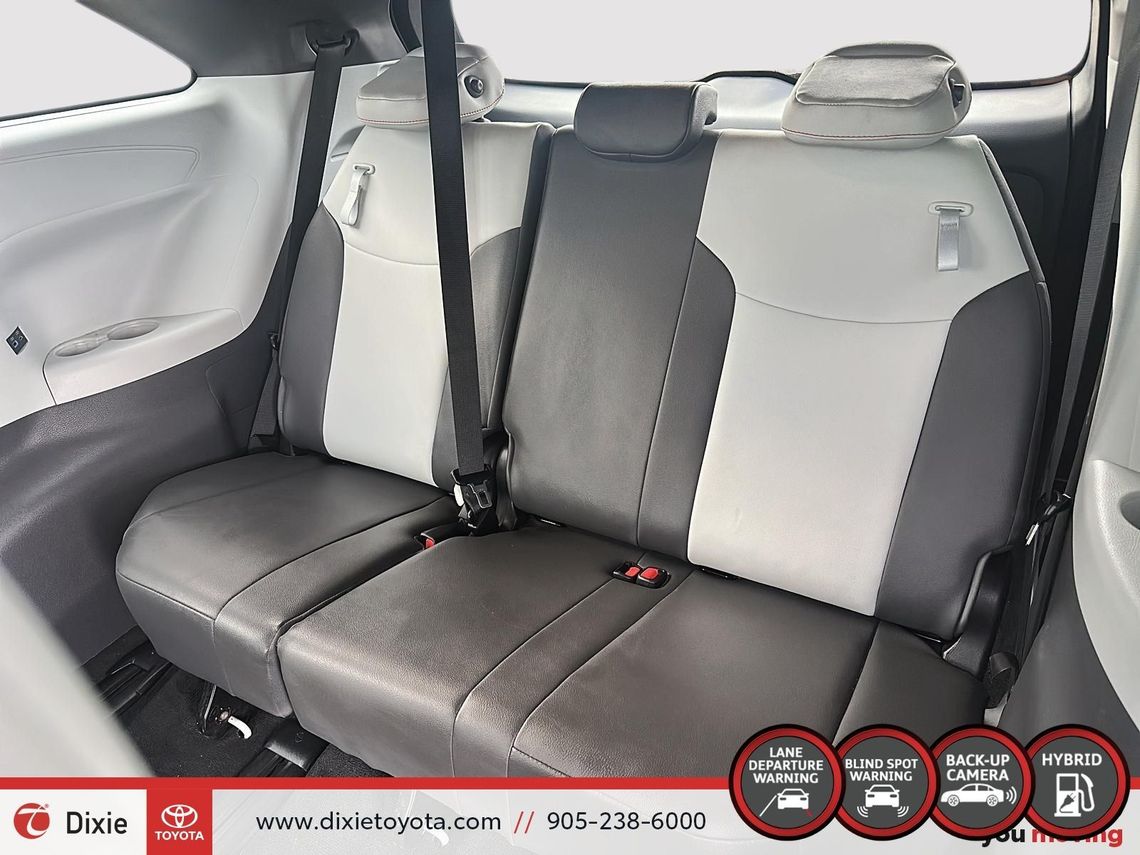 2022 TOYOTA SIENNA HYBRID XSE FWD / CLEAN CARFAX / HEATED SEATS / 7 SEATER / LEATHER INTERIOR / CARPLAY AND ANDROID AUTO