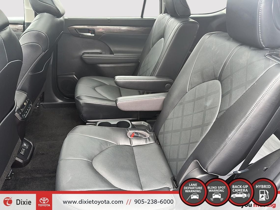 2023 TOYOTA HIGLANDER PLATNIUM HYBRID AWD / TCUV / TOP OF THE LINE / HEATED AND VENTILATED SEATS / HEATED REAR SEATS / CARPLAY AND ANDROID AUTO
