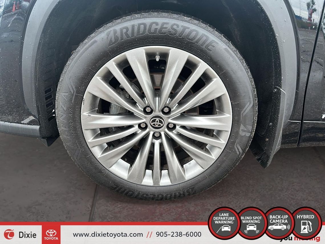 2023 TOYOTA HIGLANDER PLATNIUM HYBRID AWD / TCUV / TOP OF THE LINE / HEATED AND VENTILATED SEATS / HEATED REAR SEATS / CARPLAY AND ANDROID AUTO