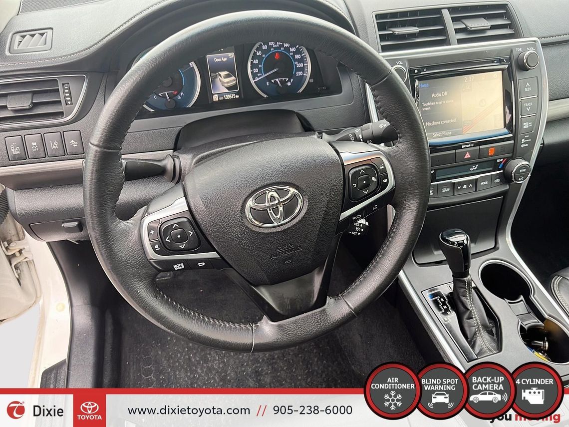 2016 TOYOTA CAMRY XLE HYBRID / HEATED SEATS / MOONROOF / NAVIGATION / ALLOY WHEELS