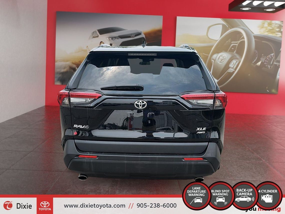 2022 TOYOTA RAV4 XLE AWD / HEATED SEATS / MOONROOF / ALLOY WHEELS / CARPLAY AND ANDROID AUTO
