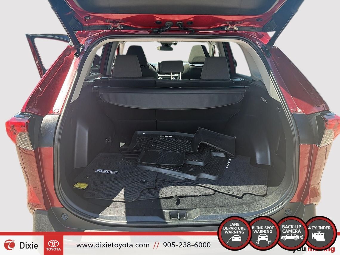 2020 TOYOTA RAV4 XLE AWD / HEATED SEATS / MOONROOF / BACKUP CAMERA / ALLOY WHEELS / CARPLAY AND ANDROID AUTO