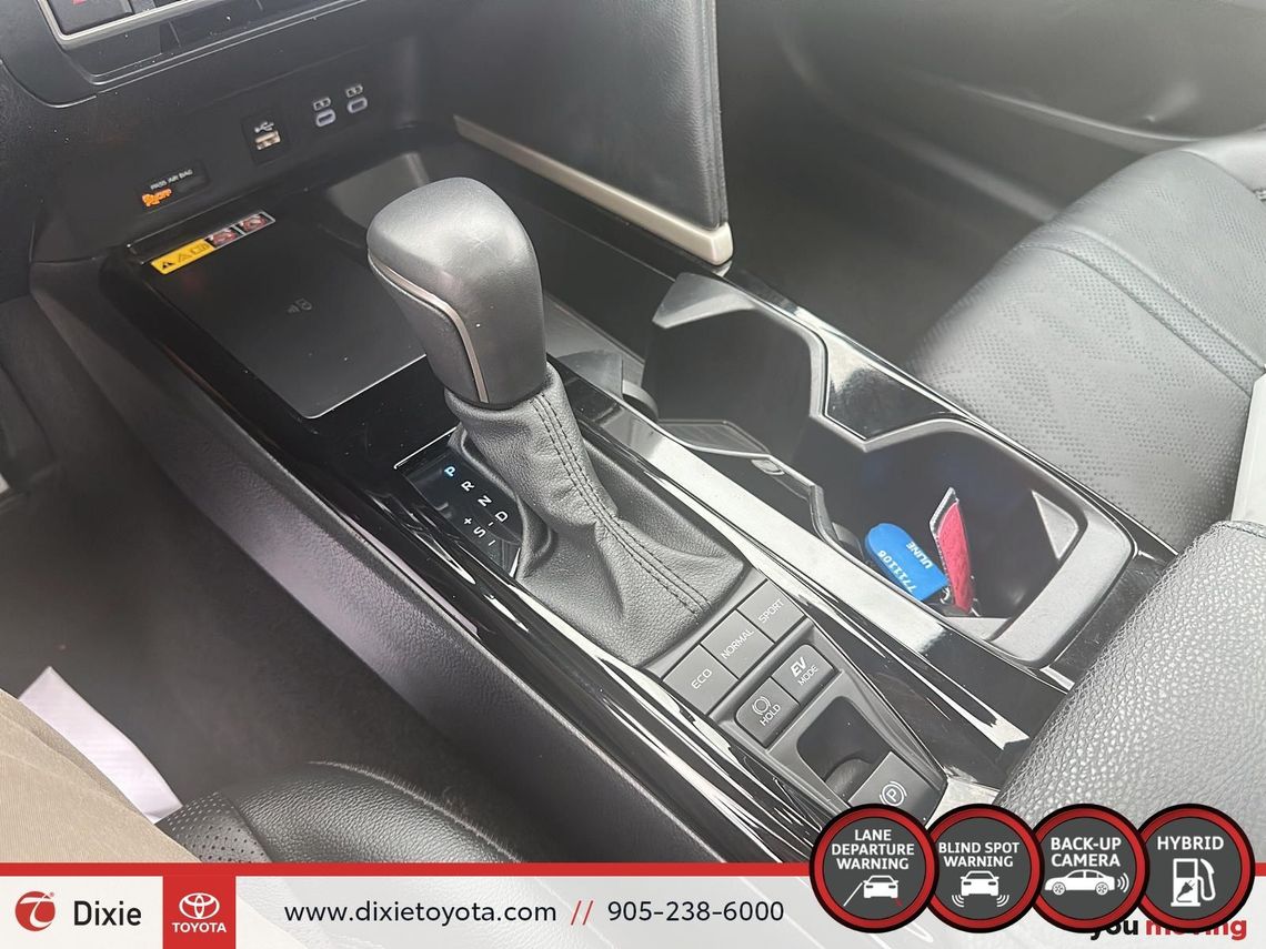 2025 TOYOTA CAMRY XSE HYBRID AWD / CLEAN CARFAX / HEATED SEATS / MOONROOF / ALLOY WHEELS / CARFAX AND ANDROID AUTO