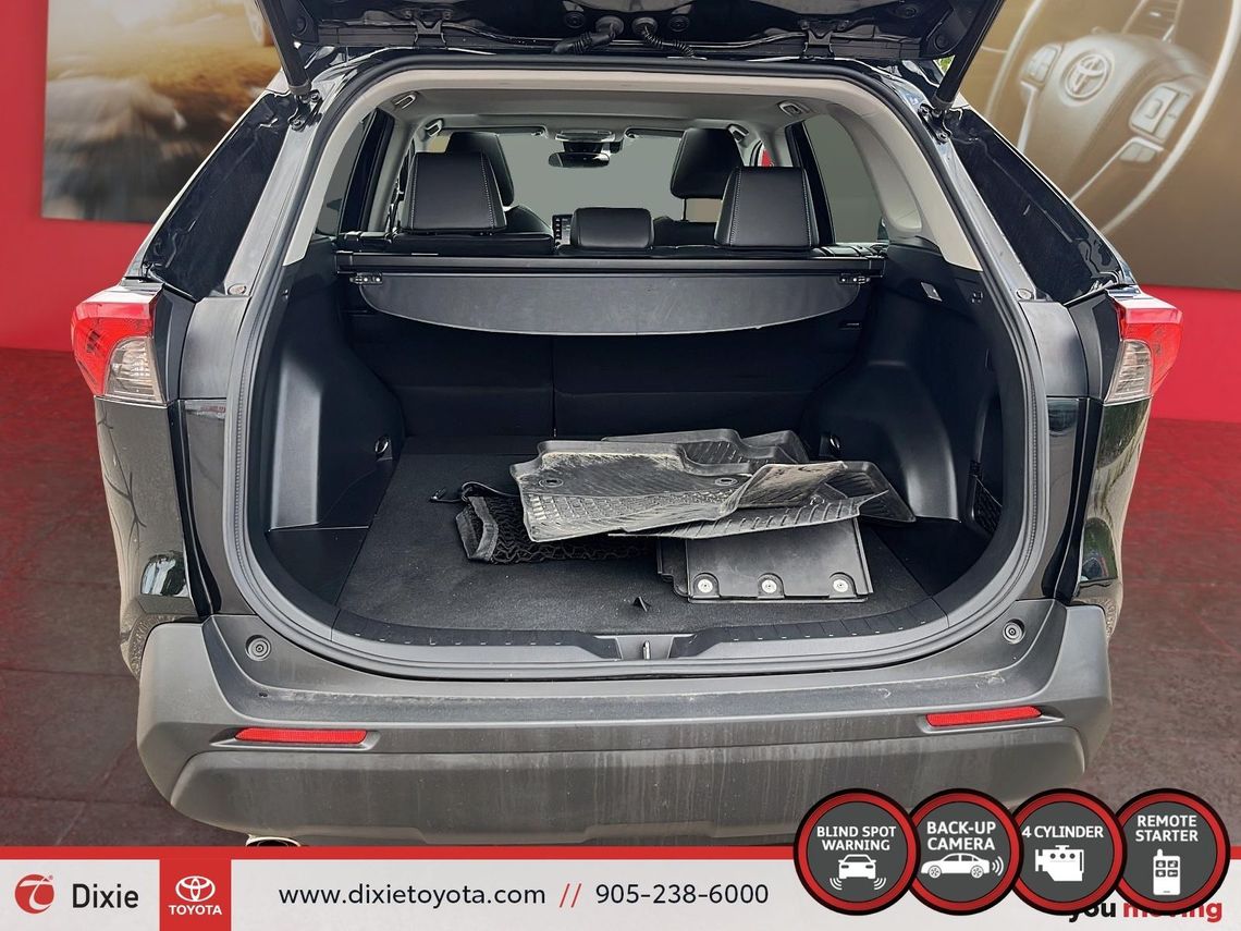2021 TOYOTA RAV4 XLE PREMIUM AWD / CLEAN CARFAX / TCUV / HEATED SEATS / LEATHER SURFACE / MOONROOF / CARPLAY AND ANDROID AUTO