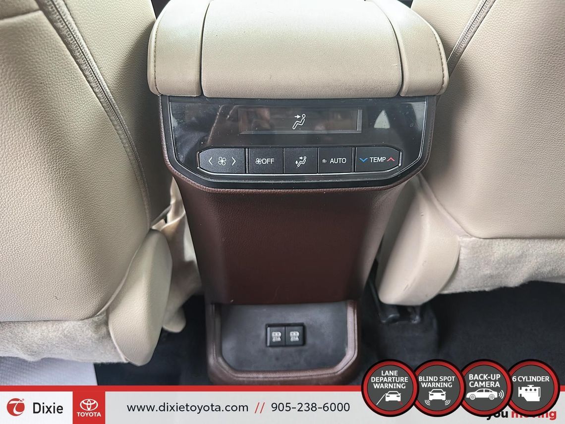 2021 TOYOTA HIGHLANDER XLE AWD / TCUV / HEATED SEATS / 8 SEATS / BACK UP CAMERA / MOONROOF / ALLOY WHEELS / CARPLAY AND ANDROID AUTO