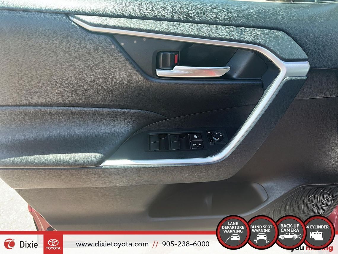 2020 TOYOTA RAV4 XLE AWD / HEATED SEATS / MOONROOF / BACKUP CAMERA / ALLOY WHEELS / CARPLAY AND ANDROID AUTO