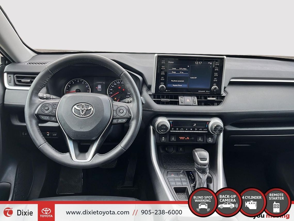 2021 TOYOTA RAV4 XLE PREMIUM AWD / CLEAN CARFAX / TCUV / HEATED SEATS / LEATHER SURFACE / MOONROOF / CARPLAY AND ANDROID AUTO