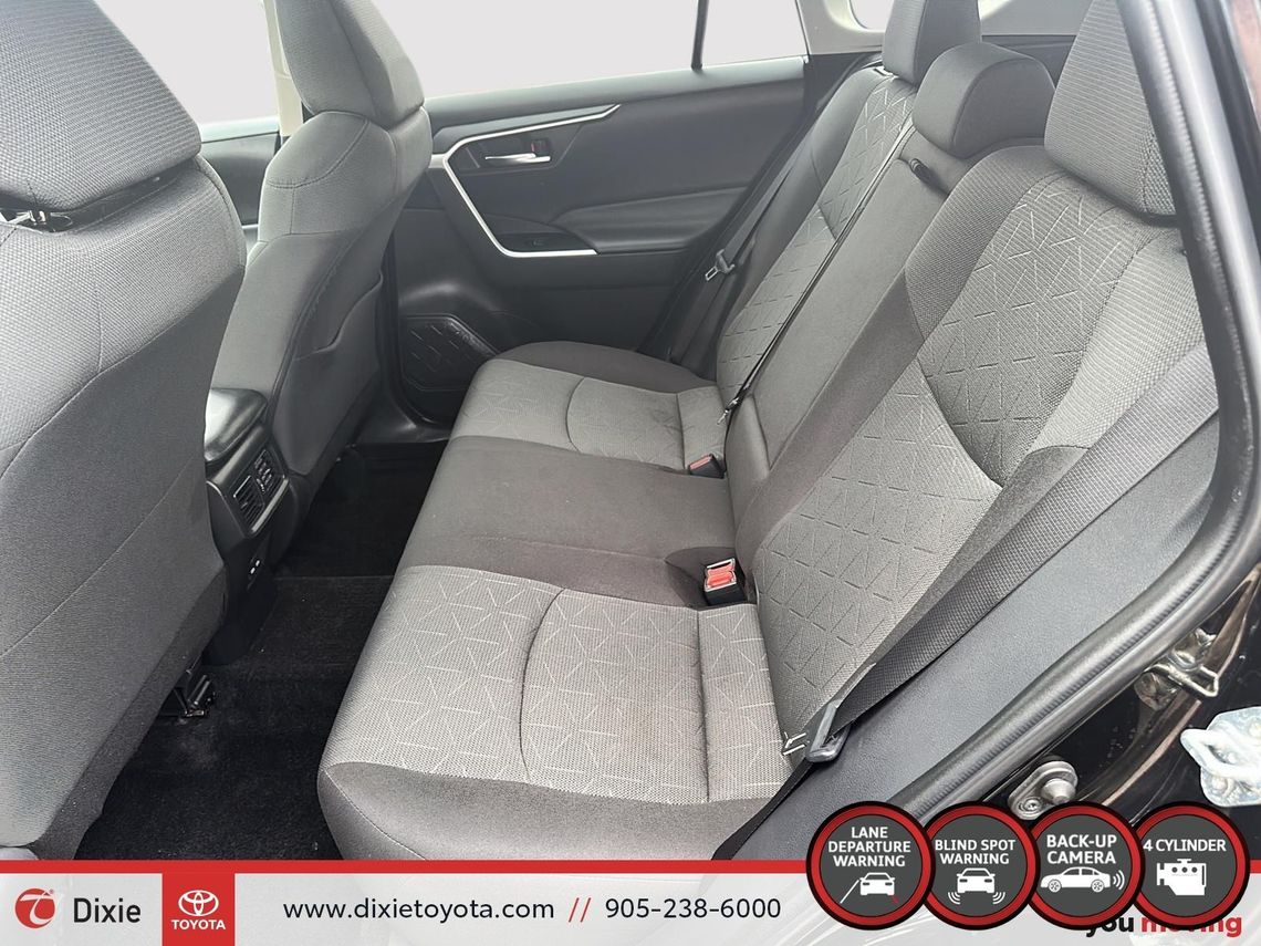 2022 TOYOTA RAV4 XLE AWD / HEATED SEATS / MOONROOF / ALLOY WHEELS / CARPLAY AND ANDROID AUTO