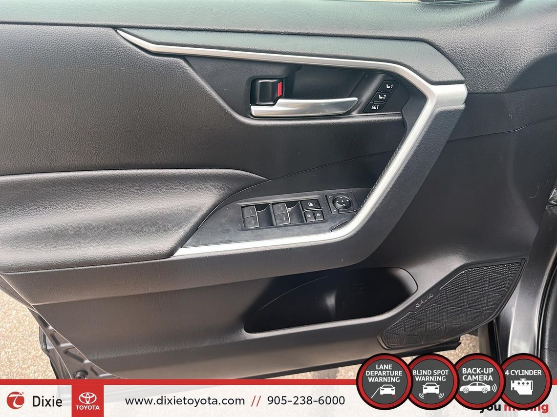 2023 TOYOTA RAV4 XLE PREMIUM AWD / TCUV / HEATED SEATS / LEATHER SURFACE / MOONROOF / CARPLAY AND ANDROID AUTO