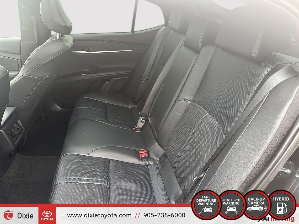 2025 TOYOTA CAMRY XSE HYBRID AWD / CLEAN CARFAX / HEATED SEATS / MOONROOF / ALLOY WHEELS / CARFAX AND ANDROID AUTO