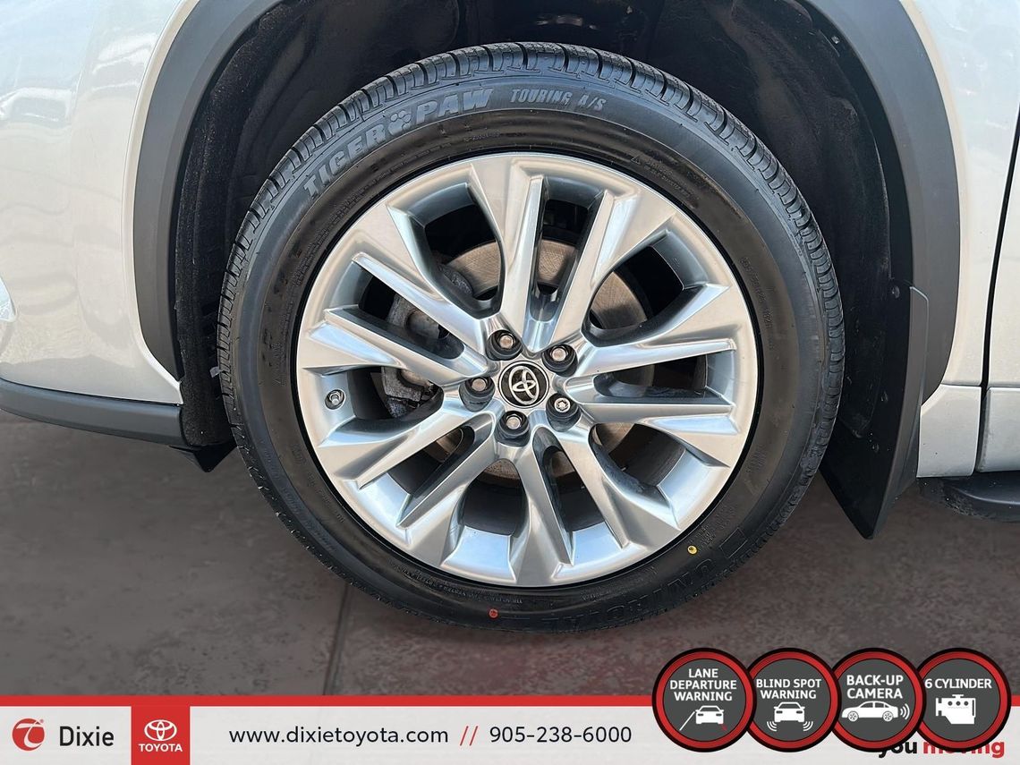 2022 TOYOTA HIGHLANDER LIMITED AWD / TCUV / HEATED AND VENTILATED SEATS / ALLOY WHEELS / LEATHER SURFACE / CARPLAY AND ANDROID AUTO