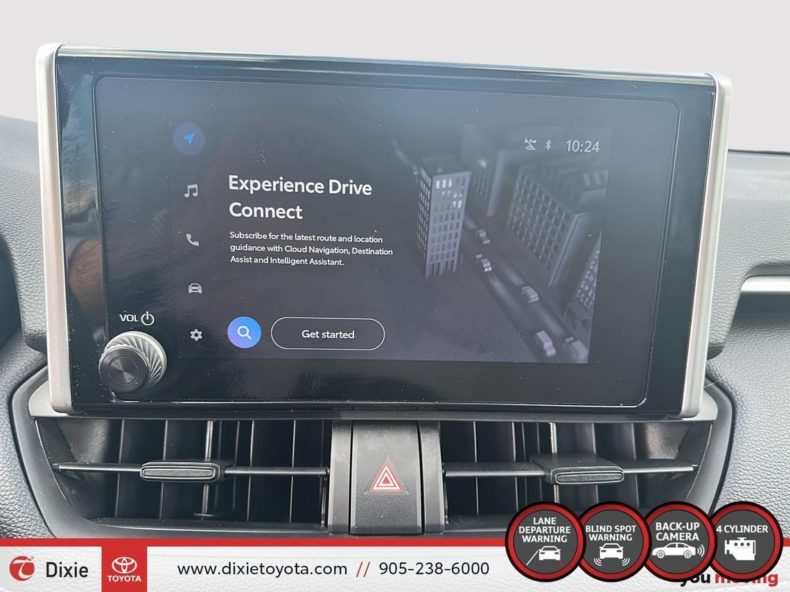 2024 TOYOTA RAV4 XLE AWD / CLEAN CARFAX / HEATED SEATS / HEATED STEERING WHEEL / MOONROOF / ALLOY WHEELS / CARPLAY AND ANDROID AUTO