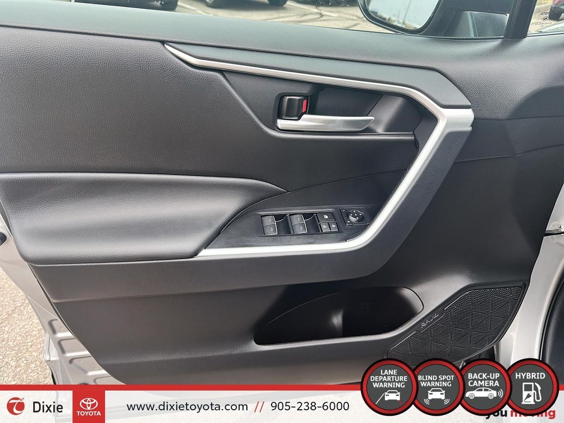 2023 TOYOTA RAV4 SE HYBRID AWD / CLEAN CARFAX / HEATED SEATS / MOONROOF / ALLOY WHEELS / CARPLAY AND ANDROID AUTO