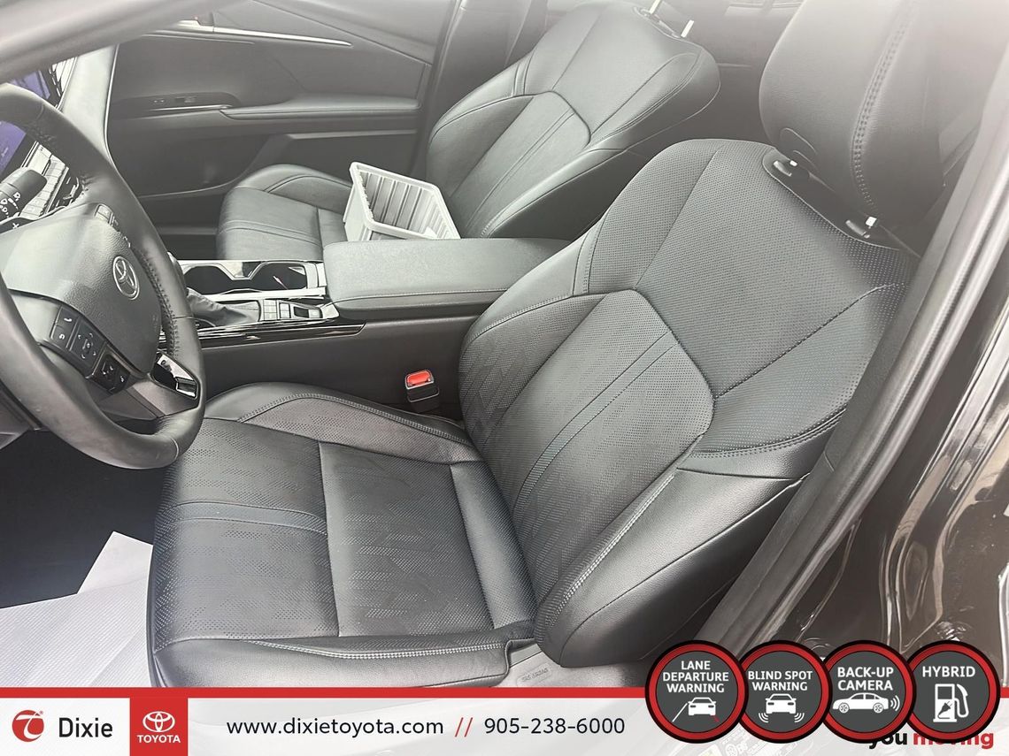 2025 TOYOTA CAMRY XSE HYBRID AWD / CLEAN CARFAX / HEATED SEATS / MOONROOF / ALLOY WHEELS / CARFAX AND ANDROID AUTO