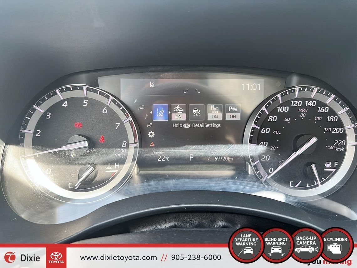 2022 TOYOTA HIGHLANDER LIMITED AWD / TCUV / HEATED AND VENTILATED SEATS / ALLOY WHEELS / LEATHER SURFACE / CARPLAY AND ANDROID AUTO