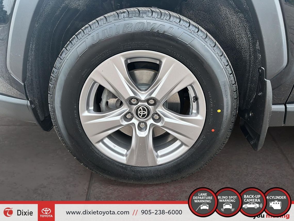 2022 TOYOTA RAV4 XLE AWD / HEATED SEATS / MOONROOF / ALLOY WHEELS / CARPLAY AND ANDROID AUTO