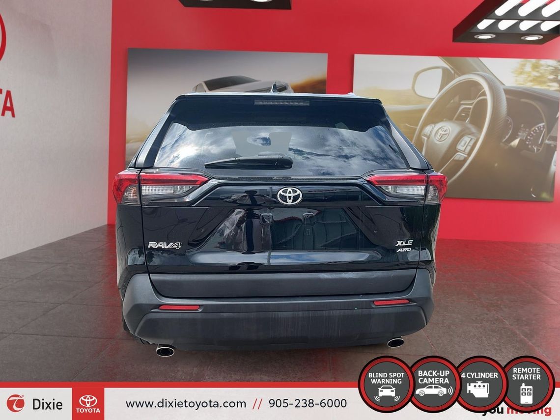2021 TOYOTA RAV4 XLE PREMIUM AWD / CLEAN CARFAX / TCUV / HEATED SEATS / LEATHER SURFACE / MOONROOF / CARPLAY AND ANDROID AUTO