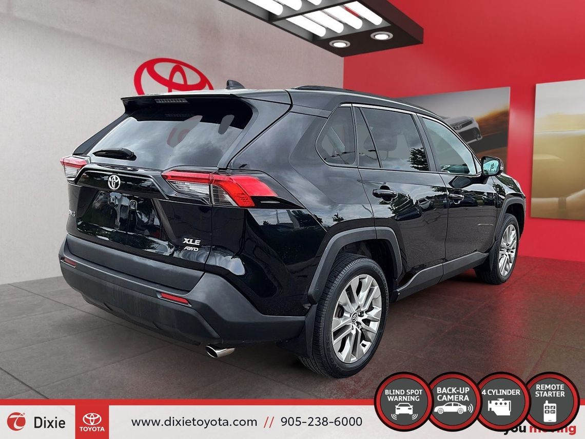 2021 TOYOTA RAV4 XLE PREMIUM AWD / CLEAN CARFAX / TCUV / HEATED SEATS / LEATHER SURFACE / MOONROOF / CARPLAY AND ANDROID AUTO
