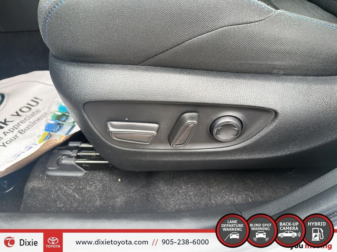 2023 TOYOTA RAV4 SE HYBRID AWD / CLEAN CARFAX / HEATED SEATS / MOONROOF / ALLOY WHEELS / CARPLAY AND ANDROID AUTO