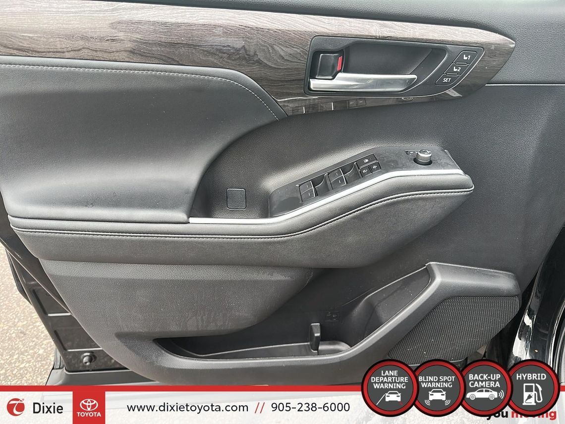 2023 TOYOTA HIGLANDER PLATNIUM HYBRID AWD / TCUV / TOP OF THE LINE / HEATED AND VENTILATED SEATS / HEATED REAR SEATS / CARPLAY AND ANDROID AUTO