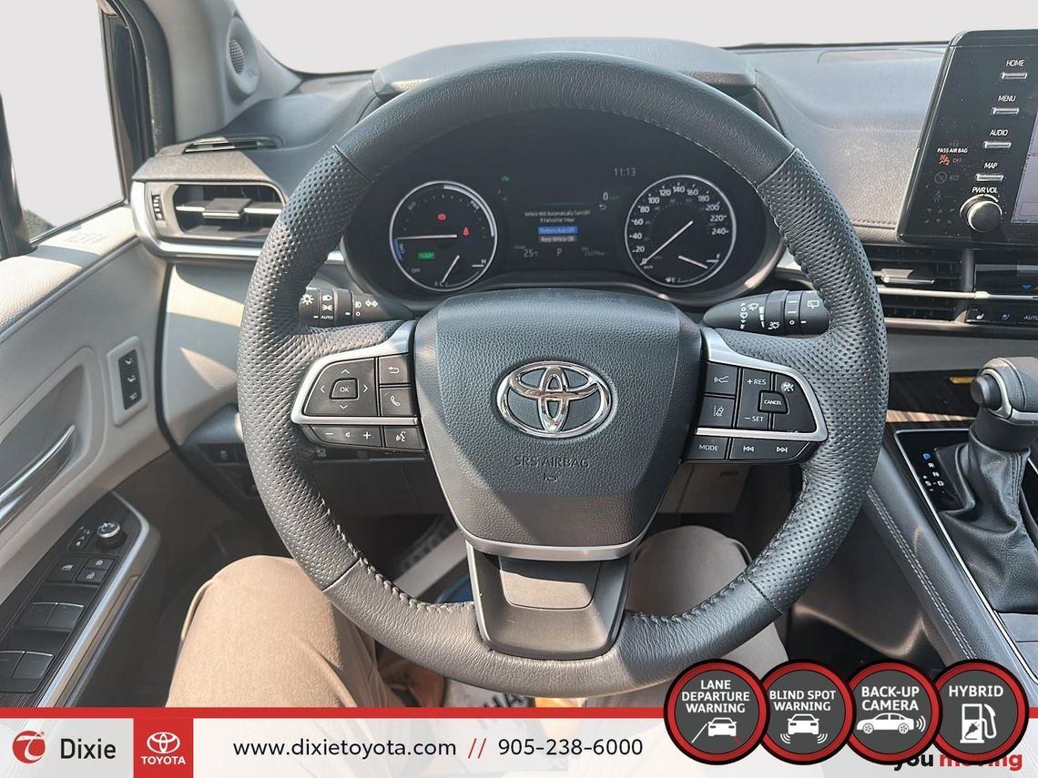 2024 TOYOTA SIENNA LIMITED AWD HYBRID / CLEAN CARFAX / TCUV / FULLY LOADED / REAR ENTERTAINMENT SYSTEM / CARPLAY AND ANDROID AUTO
