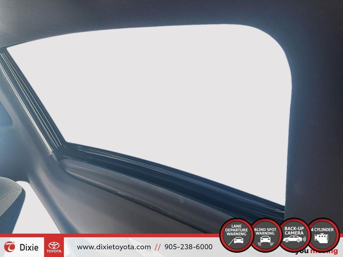 2022 TOYOTA COROLLA SE UPGARDE / CLEAN CARFAX / HEATED SEATS / MOONROOF / ALLOY WHEELS / CARPLAY AND ANDROID AUTO