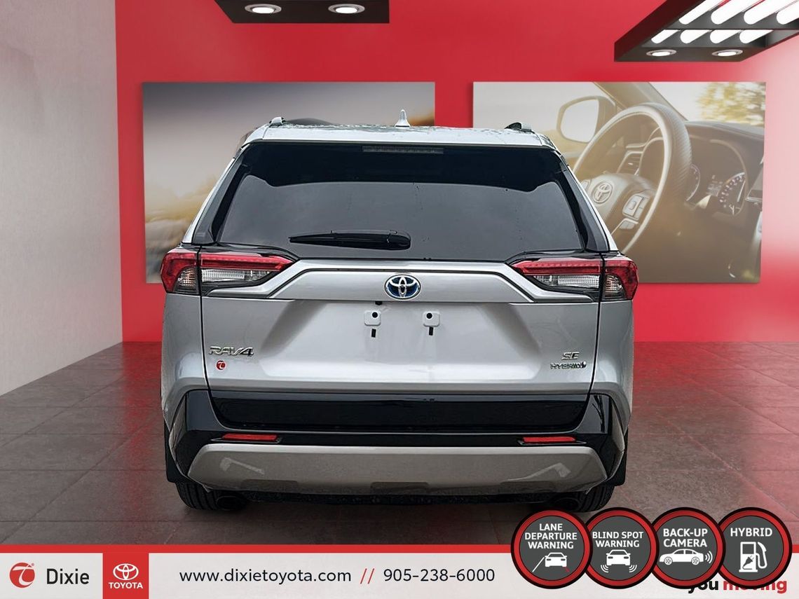 2023 TOYOTA RAV4 SE HYBRID AWD / CLEAN CARFAX / HEATED SEATS / MOONROOF / ALLOY WHEELS / CARPLAY AND ANDROID AUTO