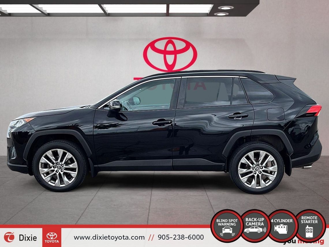 2021 TOYOTA RAV4 XLE PREMIUM AWD / CLEAN CARFAX / TCUV / HEATED SEATS / LEATHER SURFACE / MOONROOF / CARPLAY AND ANDROID AUTO