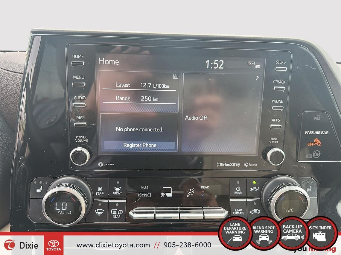 2021 TOYOTA HIGHLANDER XLE AWD / TCUV / HEATED SEATS / 8 SEATS / BACK UP CAMERA / MOONROOF / ALLOY WHEELS / CARPLAY AND ANDROID AUTO