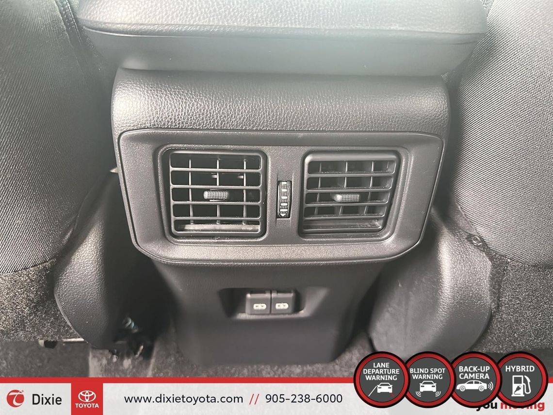 2023 TOYOTA RAV4 SE HYBRID AWD / CLEAN CARFAX / HEATED SEATS / MOONROOF / ALLOY WHEELS / CARPLAY AND ANDROID AUTO