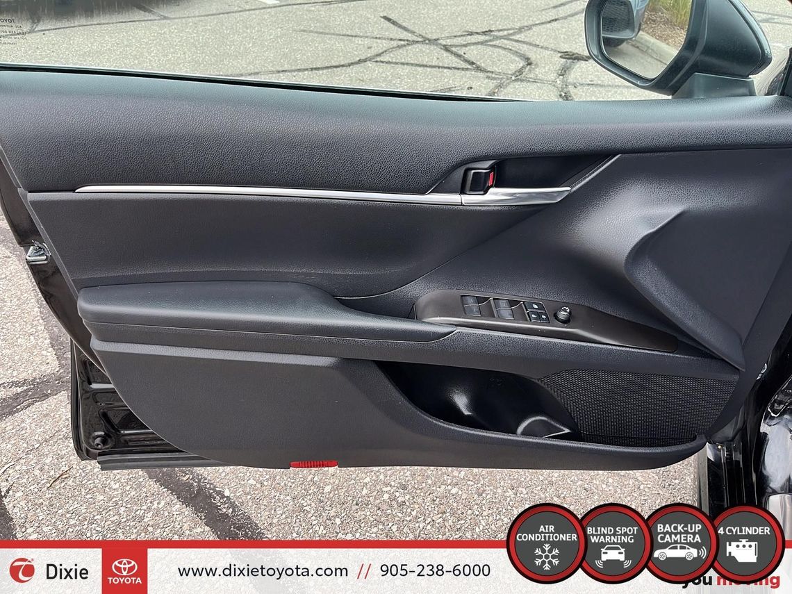 2021 TOYOTA CAMRY SE AWD / CLEAN CARFAX / HEATED SEATS / LEAHTER SURFACE / ALLOY WHEELS / CARPLAY AND ANDROID AUTO