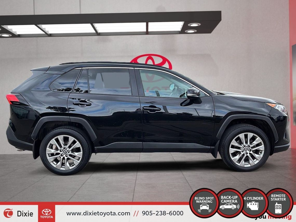2021 TOYOTA RAV4 XLE PREMIUM AWD / CLEAN CARFAX / TCUV / HEATED SEATS / LEATHER SURFACE / MOONROOF / CARPLAY AND ANDROID AUTO