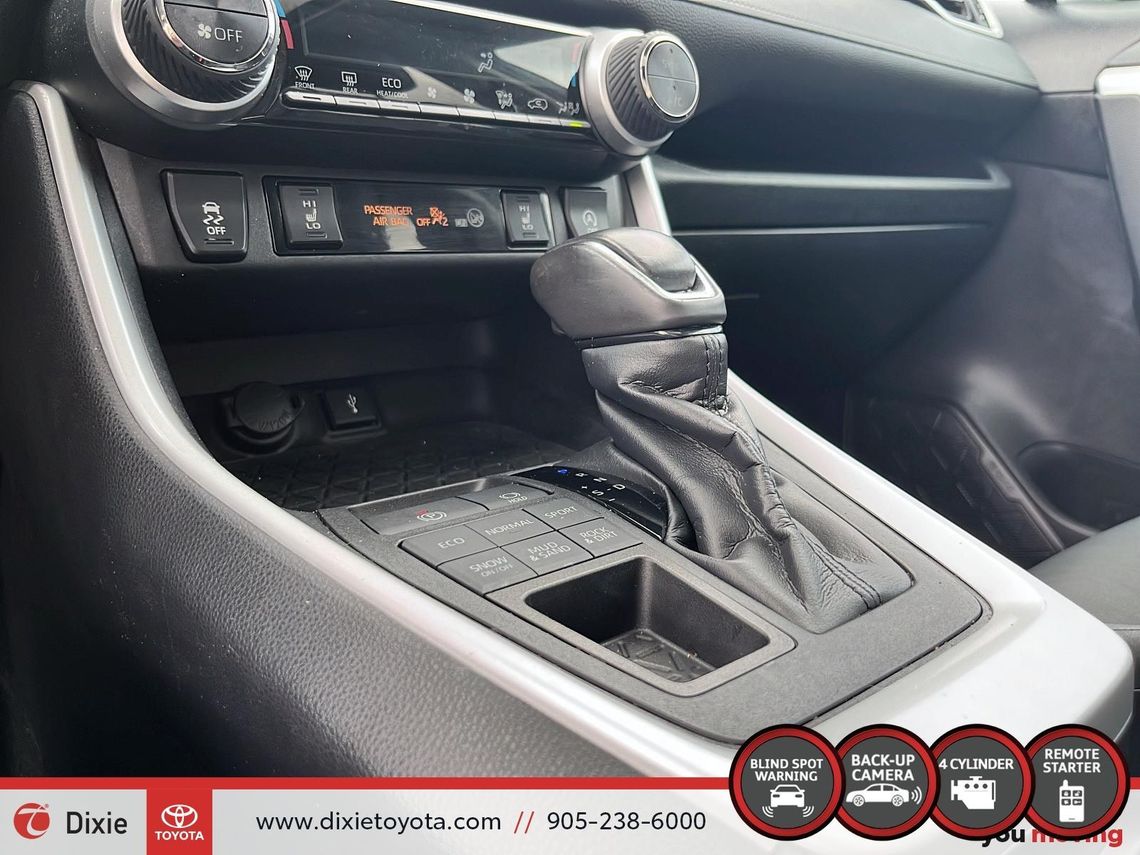 2021 TOYOTA RAV4 XLE PREMIUM AWD / CLEAN CARFAX / TCUV / HEATED SEATS / LEATHER SURFACE / MOONROOF / CARPLAY AND ANDROID AUTO