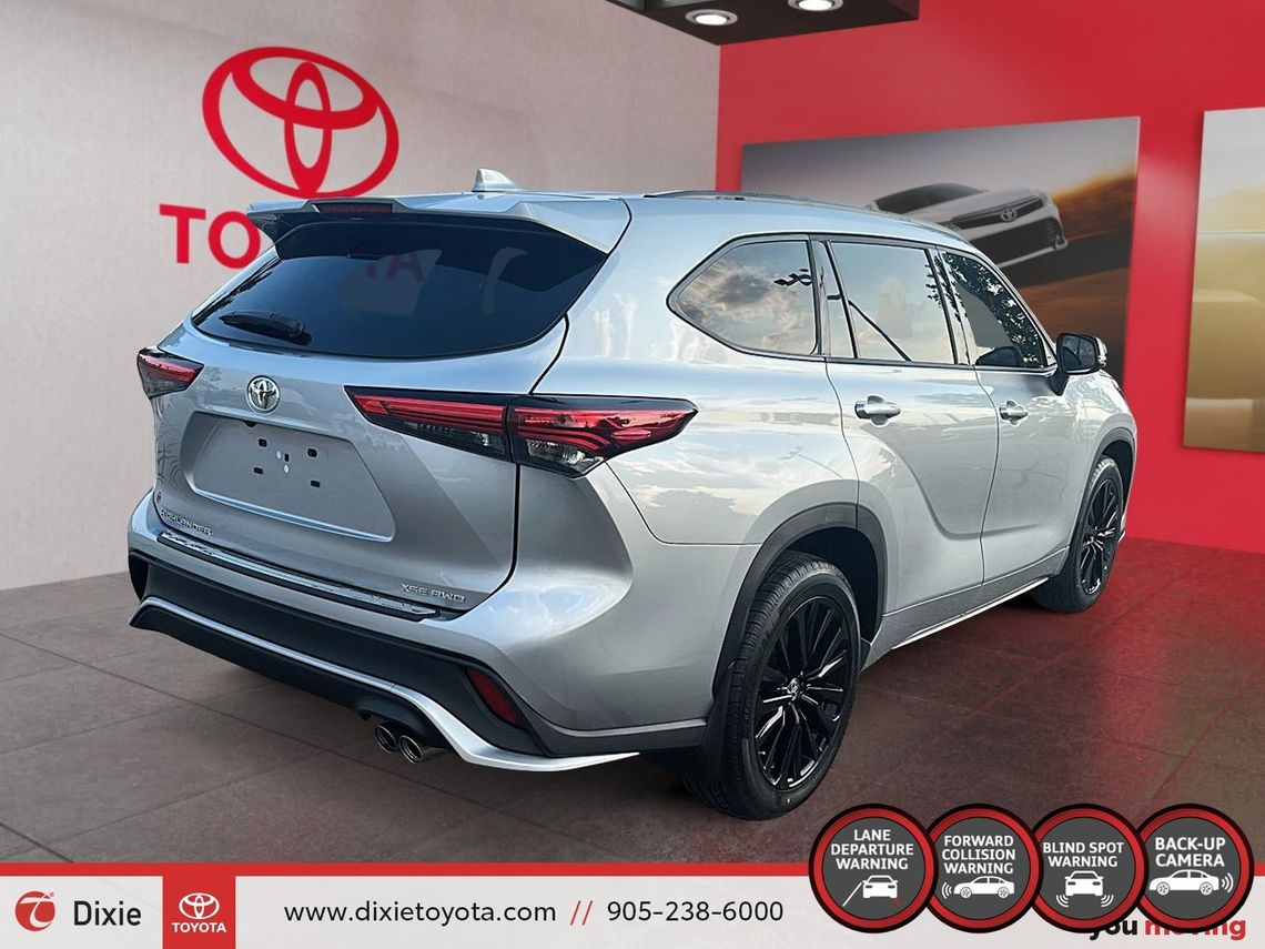 2023 TOYOTA HIGHLANDER XSE AWD / CLEAN CARFAX / TCUV / HEATED SEATS / MOONROOF / CARPLAY AND ANDROID AUTO