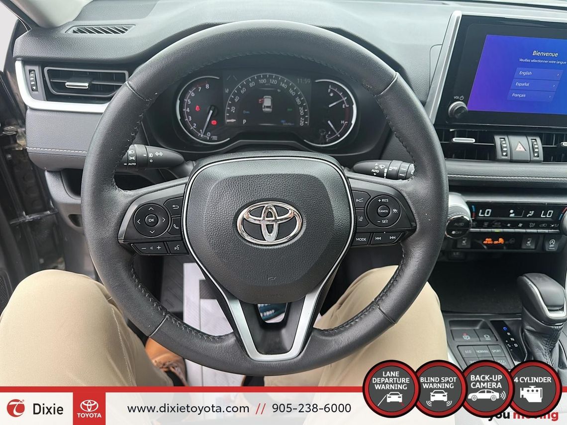 2023 TOYOTA RAV4 XLE PREMIUM AWD / TCUV / HEATED SEATS / LEATHER SURFACE / MOONROOF / CARPLAY AND ANDROID AUTO