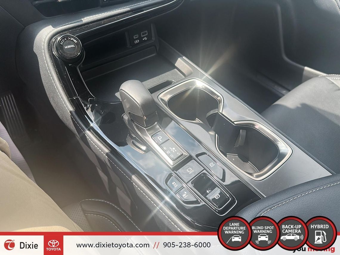 2023 LEXUS NX350H HYBRID PREMIUM PKG / CLEAN CARFAX / HEATED SEATS / LEATHER SURFACE / ALLOY WHEELS / CARPLAY AND ANDROID AUTO