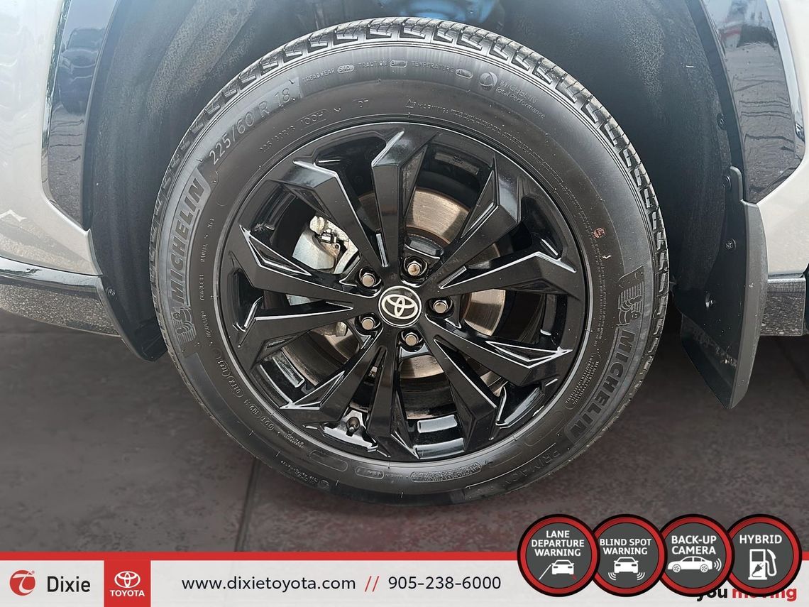 2023 TOYOTA RAV4 SE HYBRID AWD / CLEAN CARFAX / HEATED SEATS / MOONROOF / ALLOY WHEELS / CARPLAY AND ANDROID AUTO