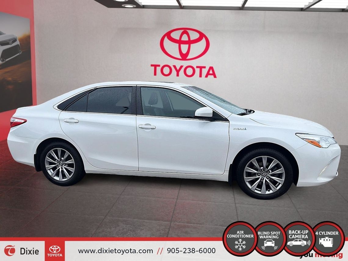 2016 TOYOTA CAMRY XLE HYBRID / HEATED SEATS / MOONROOF / NAVIGATION / ALLOY WHEELS