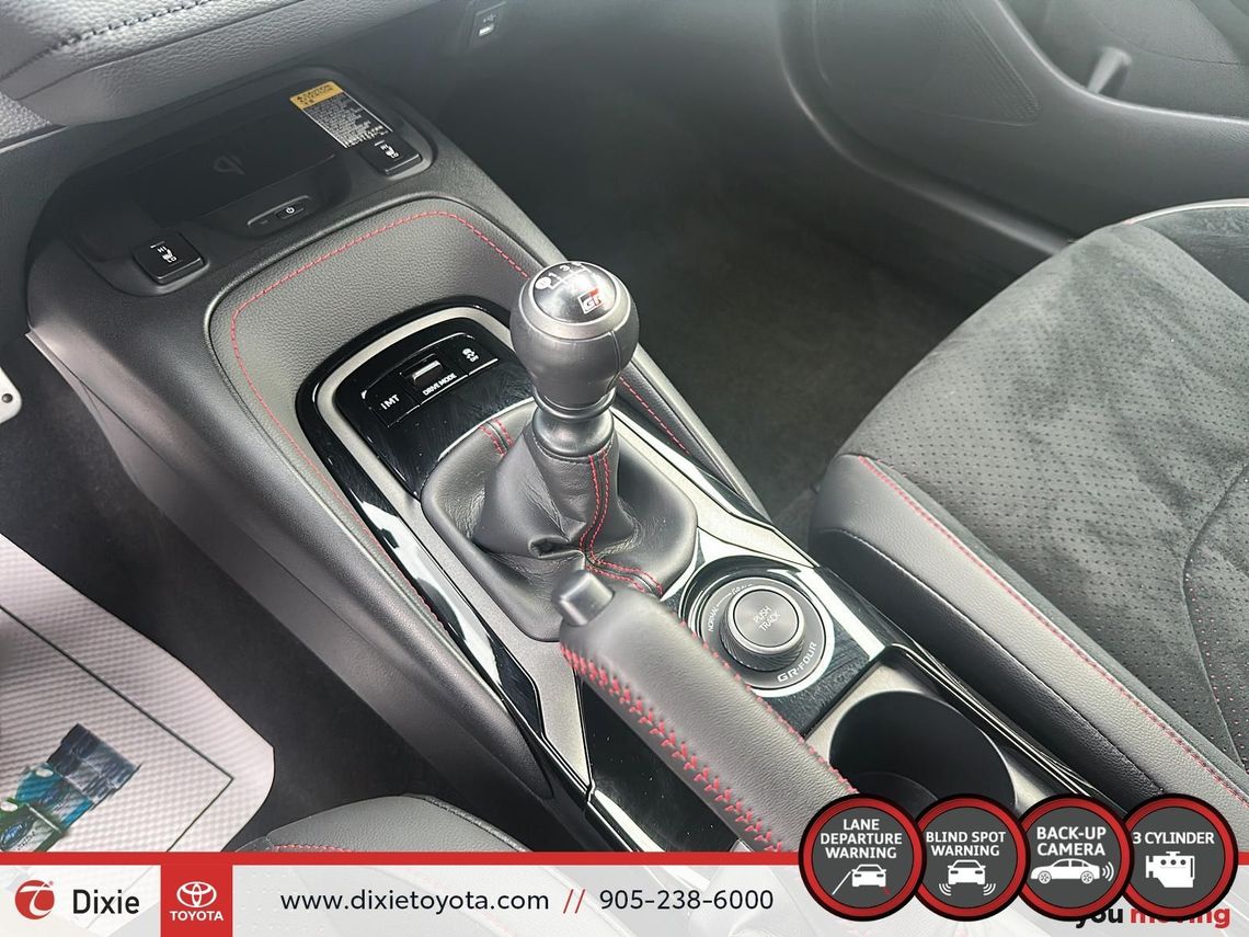 2025 TOYOTA GR COROLLA PREMIUM 6M MANUAL / CLEAN CARFAX / TCUV / HEATED SEATS / ALLOY WHEELS / CARPLAY AND ANDROID AUTO