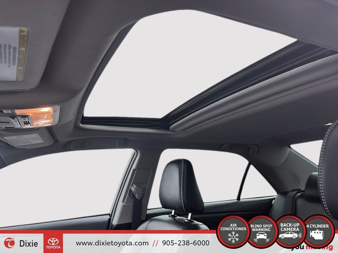 2016 TOYOTA CAMRY XLE HYBRID / HEATED SEATS / MOONROOF / NAVIGATION / ALLOY WHEELS
