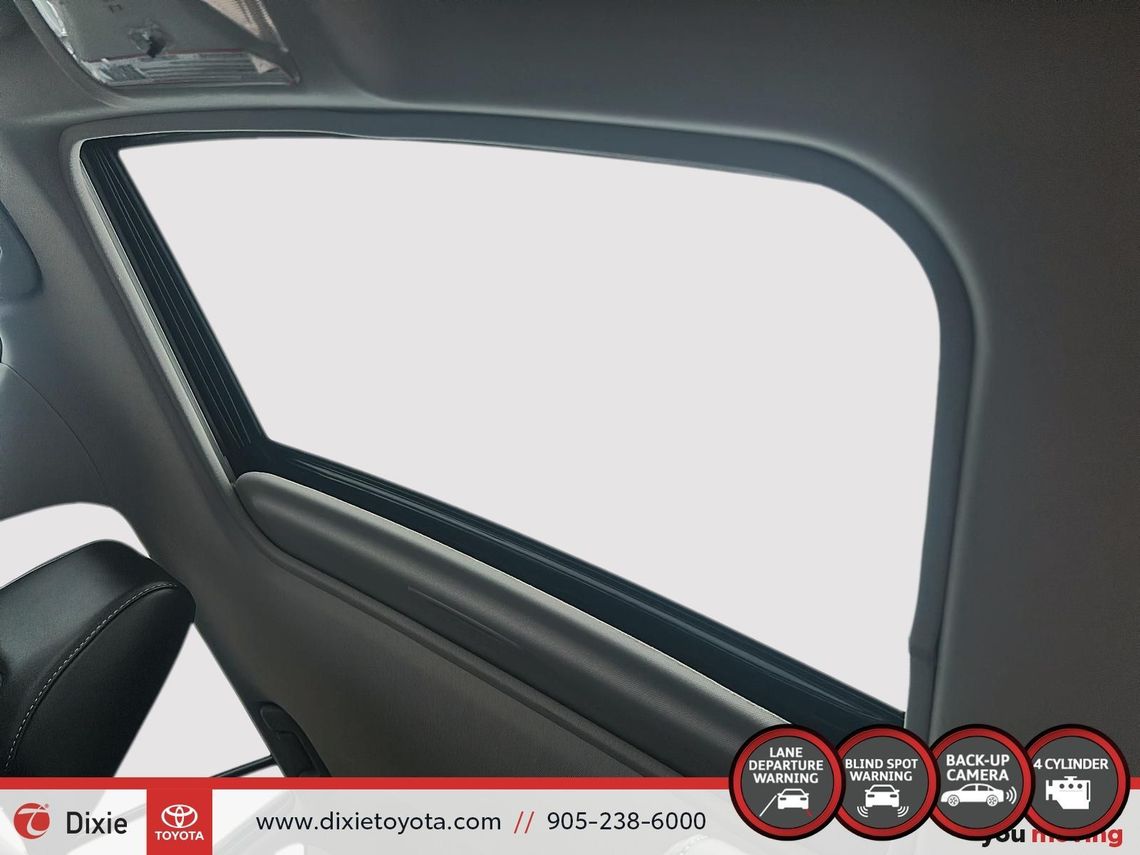 2023 TOYOTA RAV4 XLE PREMIUM AWD / TCUV / HEATED SEATS / LEATHER SURFACE / MOONROOF / CARPLAY AND ANDROID AUTO