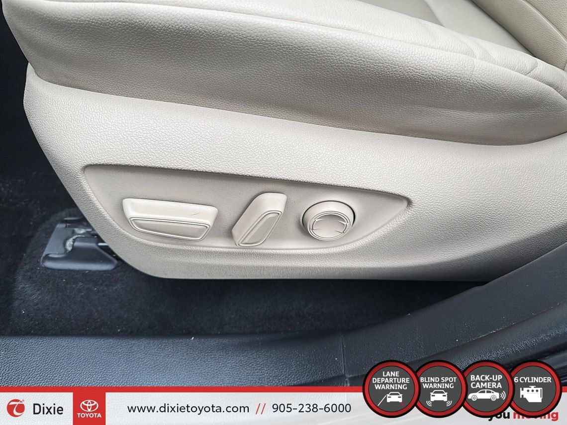 2021 TOYOTA HIGHLANDER XLE AWD / TCUV / HEATED SEATS / 8 SEATS / BACK UP CAMERA / MOONROOF / ALLOY WHEELS / CARPLAY AND ANDROID AUTO