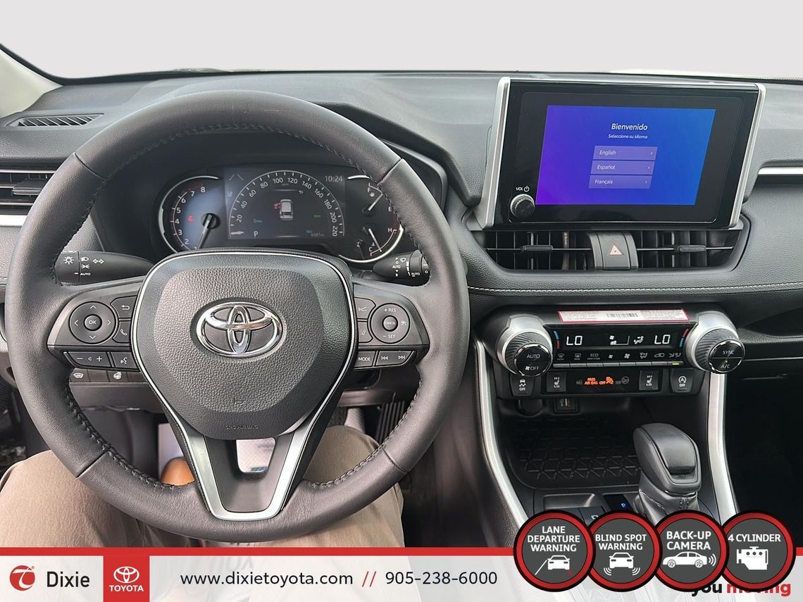 2024 TOYOTA RAV4 XLE AWD / CLEAN CARFAX / HEATED SEATS / HEATED STEERING WHEEL / MOONROOF / ALLOY WHEELS / CARPLAY AND ANDROID AUTO