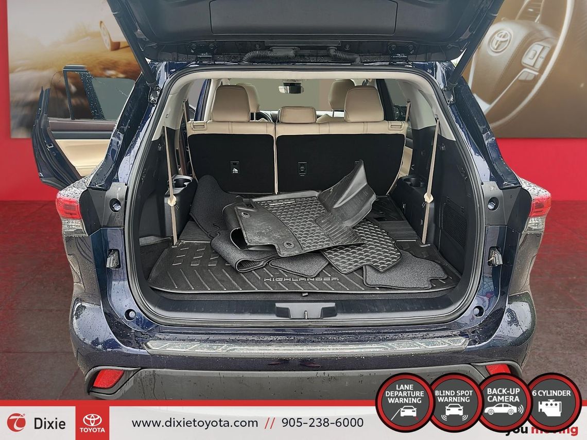 2021 TOYOTA HIGHLANDER XLE AWD / TCUV / HEATED SEATS / 8 SEATS / BACK UP CAMERA / MOONROOF / ALLOY WHEELS / CARPLAY AND ANDROID AUTO